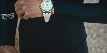 Adventure awaits: the new AIKON Venturer by Maurice Lacroix for women