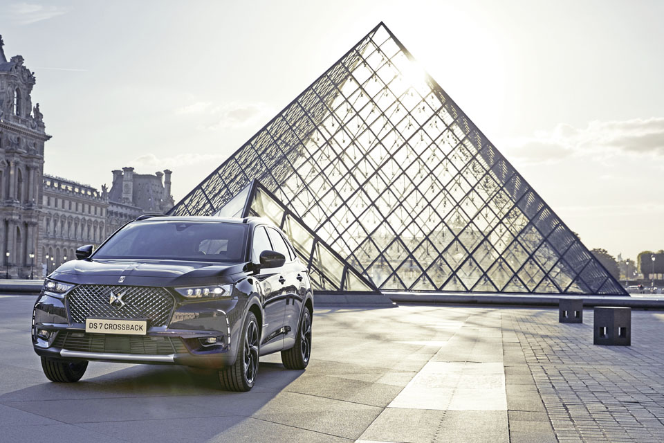 FACES Influencer Check: the new DS 7 Crossback E-Tense 4x4 Louvre