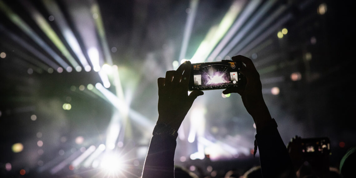 Breathtaking concert photos with just your cell phone