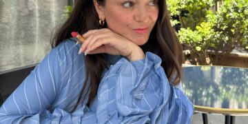 “My Summer Favorites – What’s in my makeup bag?” by Elif Gedik