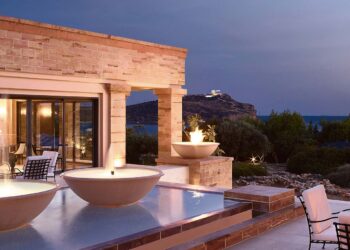 Wellness, full moon and private beach: Cape Sounio on the Athens Riviera