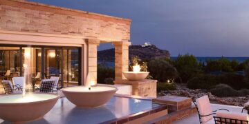 Wellness, full moon and private beach: Cape Sounio on the Athens Riviera