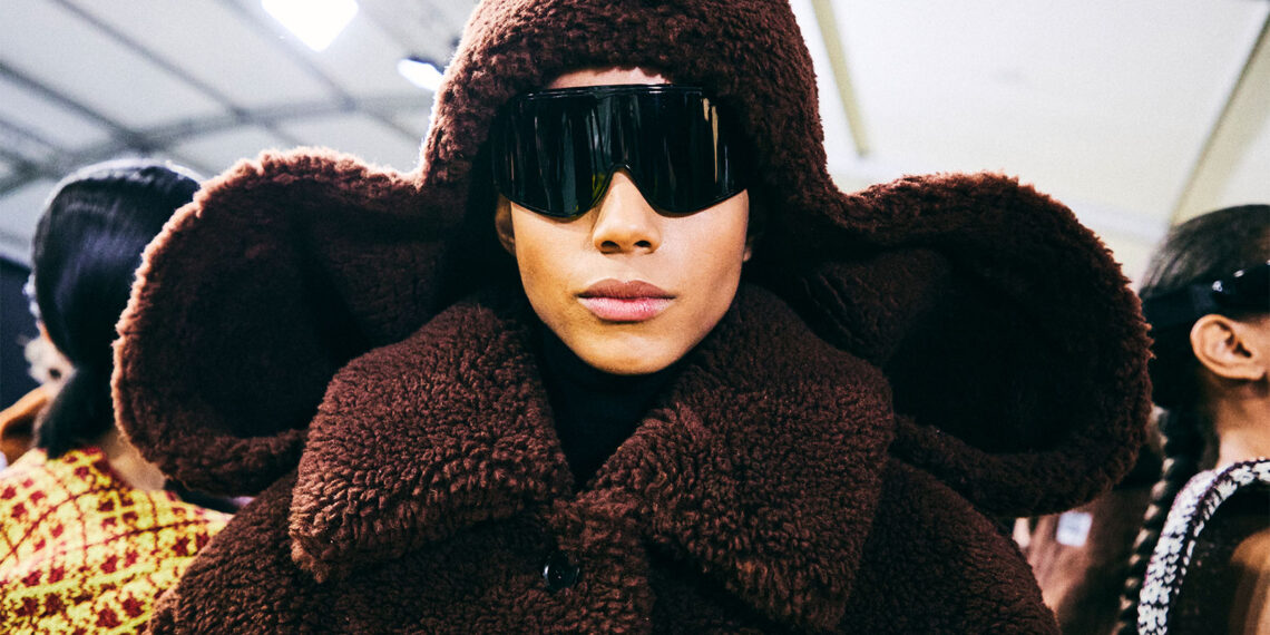 Loewe Fall/Winter 2026/27: discipline with a twinkle in the eye