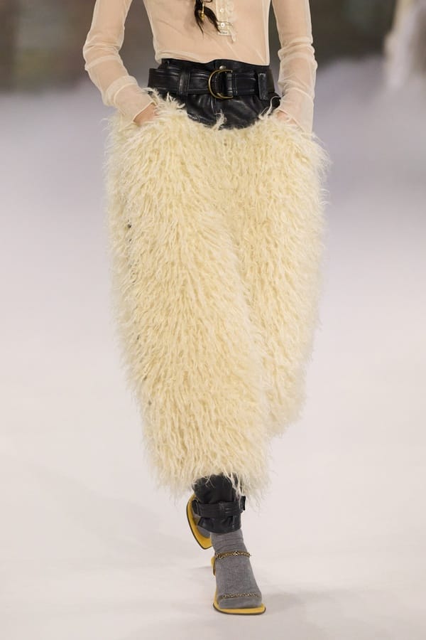 Maxi skirt in long-haired material with leather belt by Chloé
