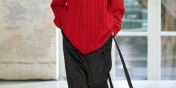 Roter Pullover mit extra hohem Kragen von Icicle
